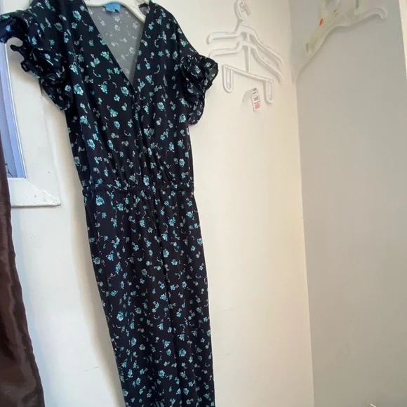 Flowered patterned jumpsuit - Picture 1 of 4